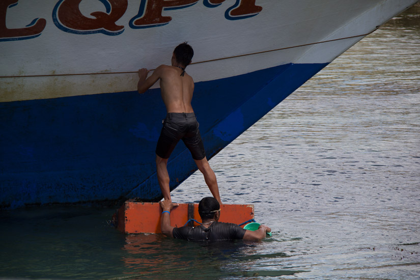 siargao_cleaning-boat