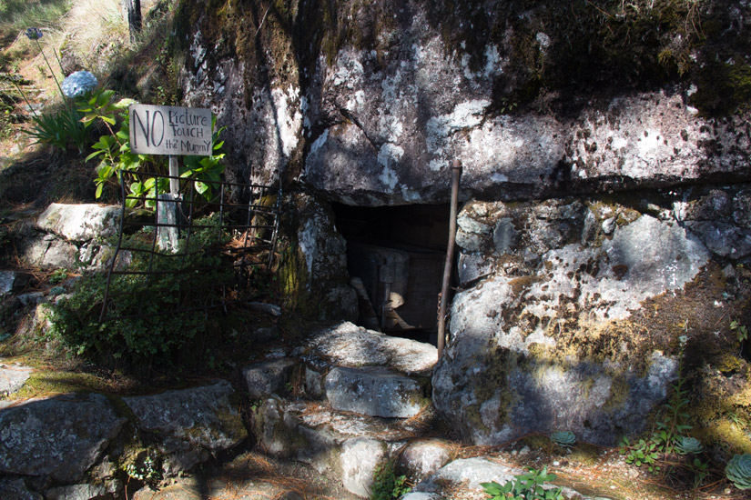 Luzon_Kabayan_mummy-cave