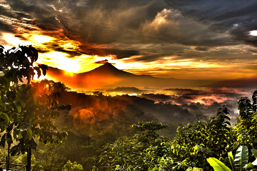 Temple_Borobudur_sunrise
