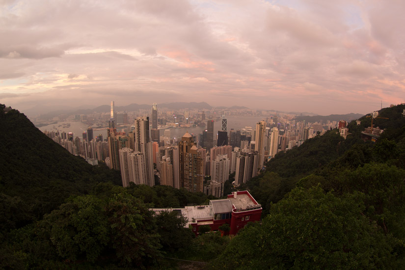 2_hong-kong_victoria-peak_shortly-before-sunset
