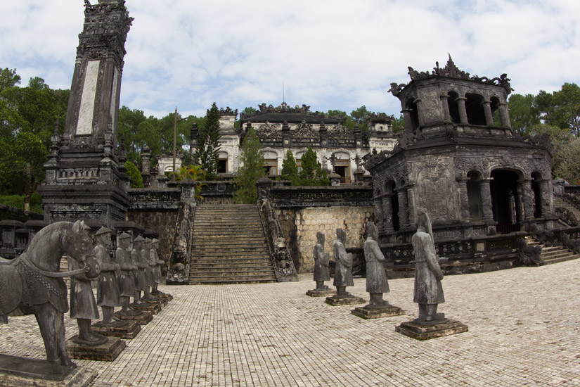 3_hue_khai-dinh-tomb